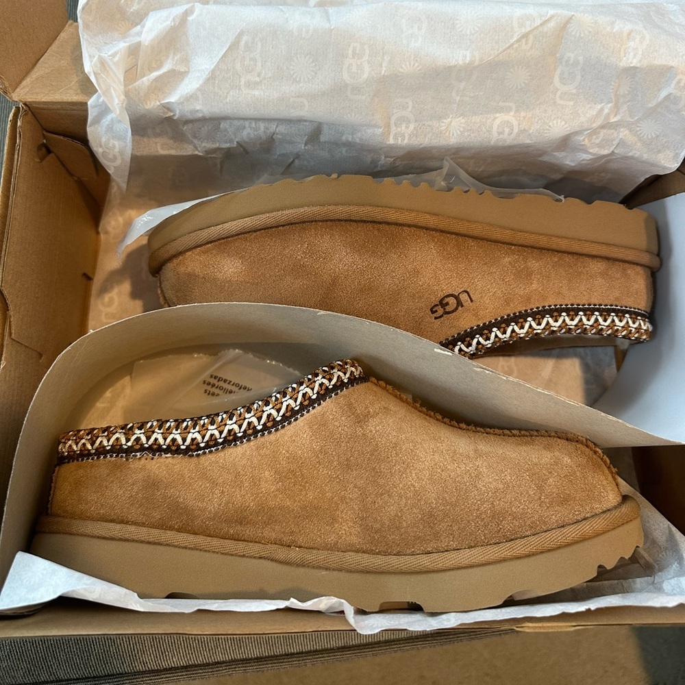 BRAND NEW, IN BOX- Ugg Tasman